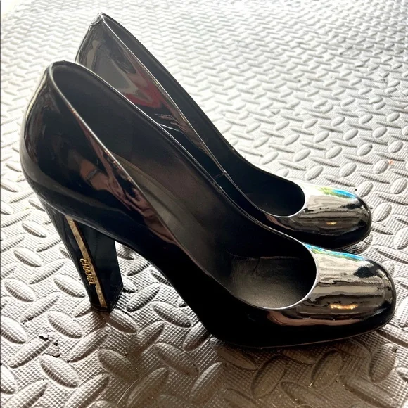 (Re-posh) Chanel classic parent black pumps (39)